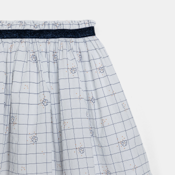 تنورة قصيرة بمربعات باللون الأبيض للبنات